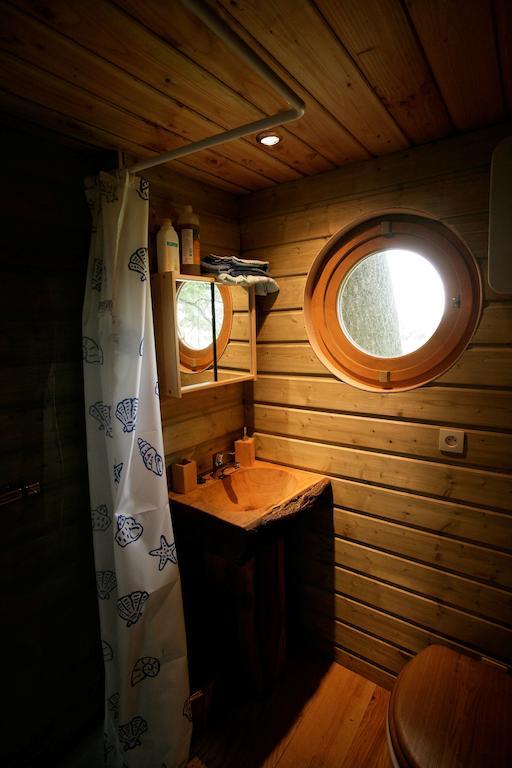 La Cabane Aux Secrets - Au Milieu De Nulle Part Outines 部屋 写真
